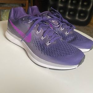 women’s nike zoom sneakers